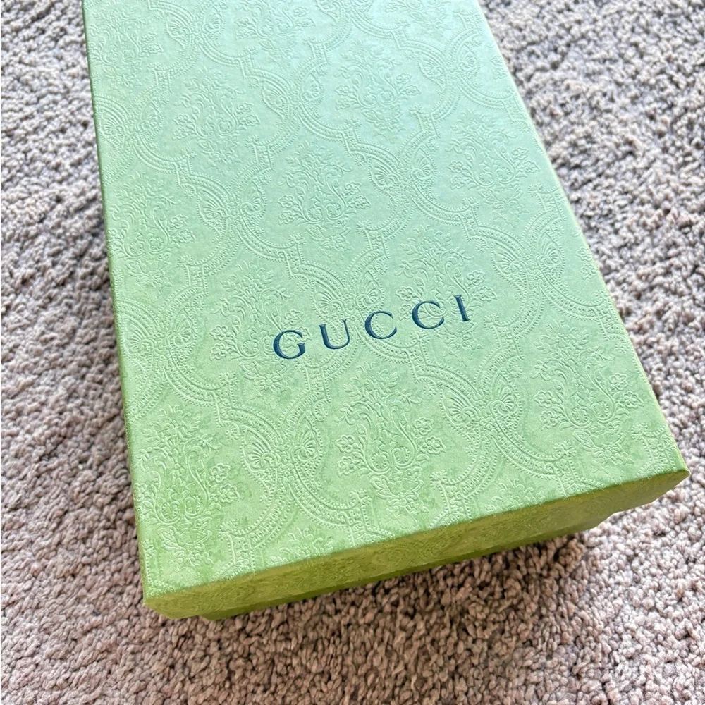 Gucci Silver Glitter Women's T-Strap Shoes Flats - Picture 7 of 7